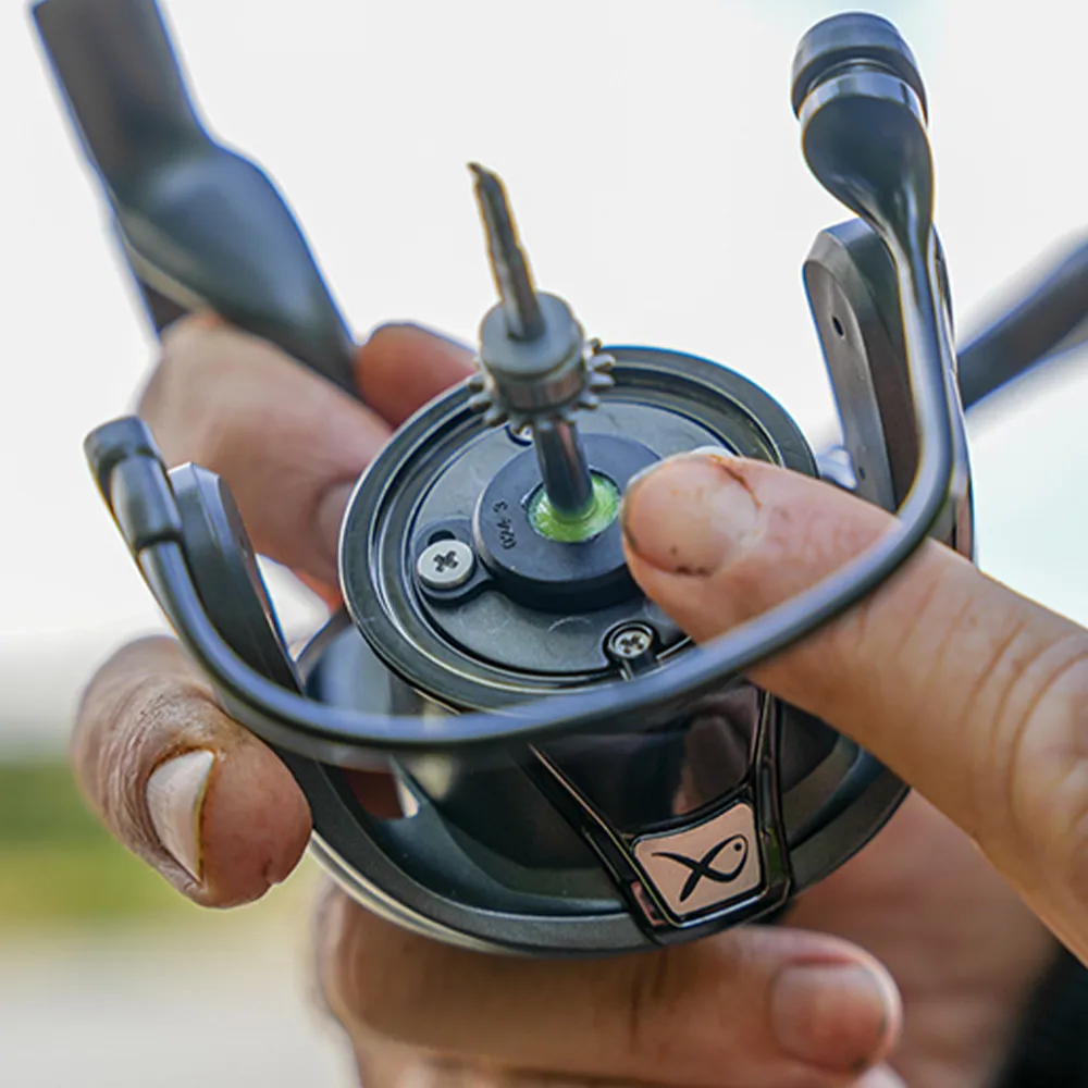 The HX Pro opened up showing the oscillation shaft and gearing