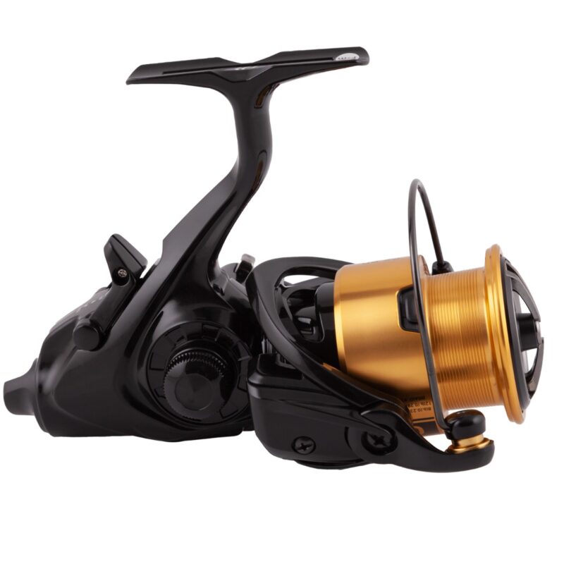 The compact body and gold long cast spool of the Daiwa 20 GS BR LT