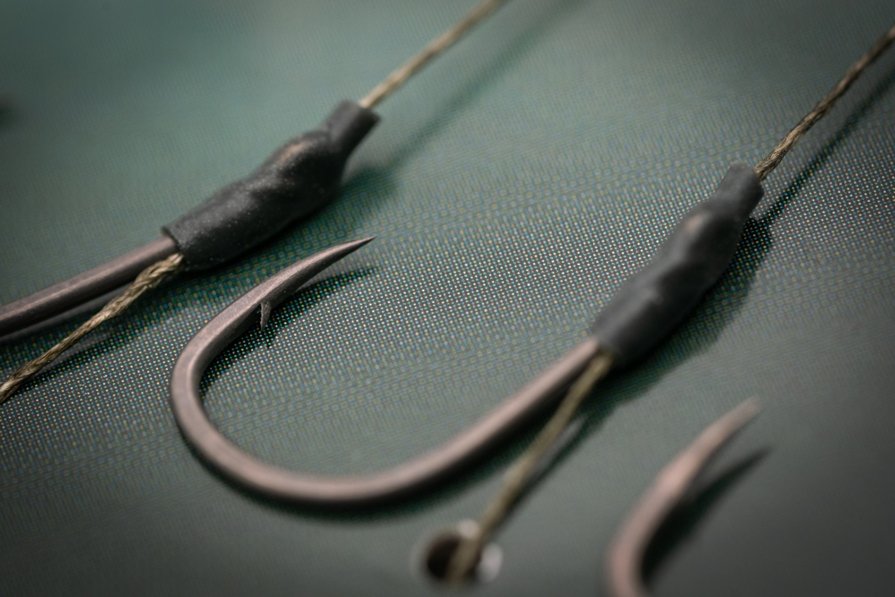 Close-up of a Korda Solidz PVA Bag Rig showing the short supple braid and Wide Gape hook
